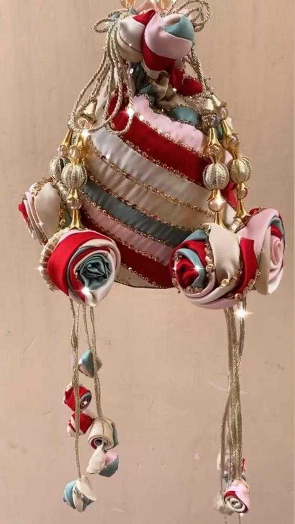 CRIMSON ROSETTES POTLI