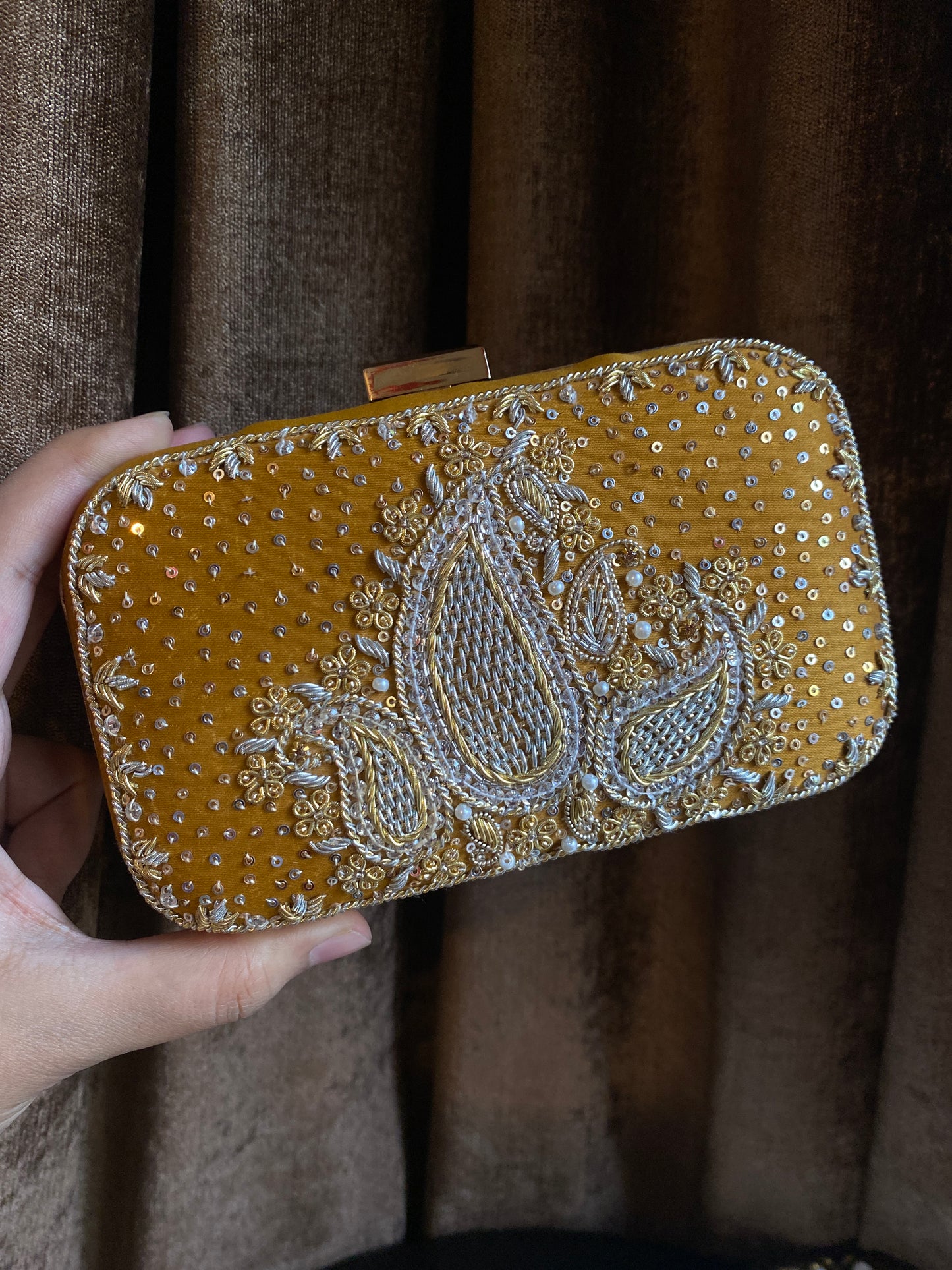 GENDA PHOOL CLUTCH