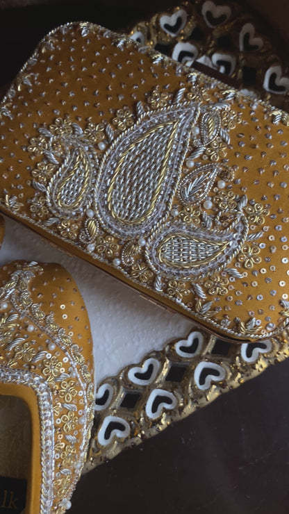 GENDA PHOOL CLUTCH